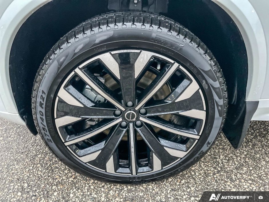 2026 Volvo XC90 Plug-In Hybrid Plus Dark Theme-9