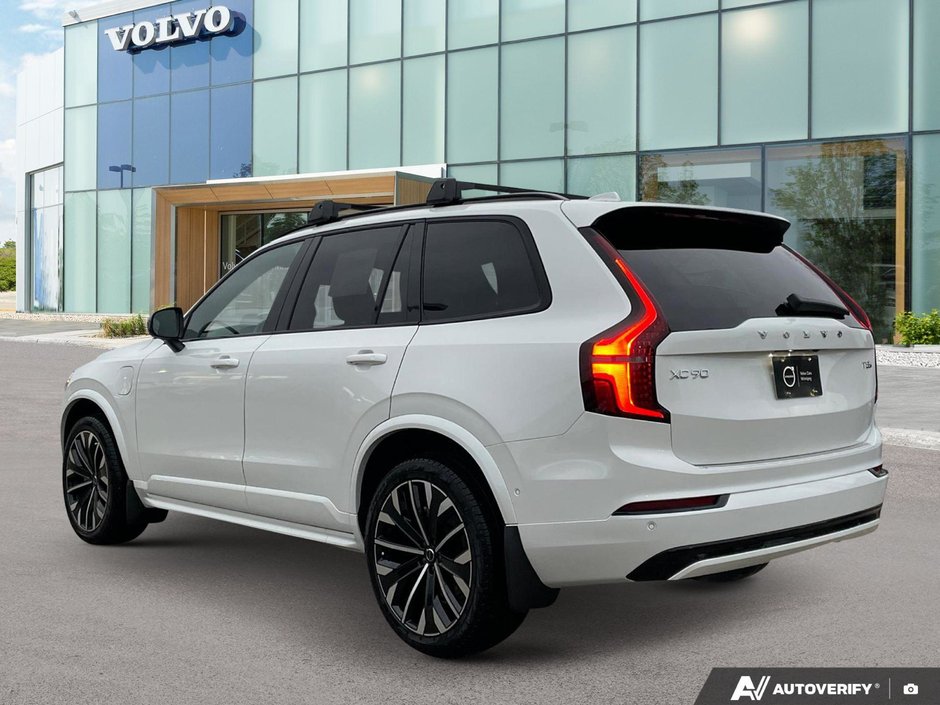 2026 Volvo XC90 Plug-In Hybrid Plus Dark Theme-2