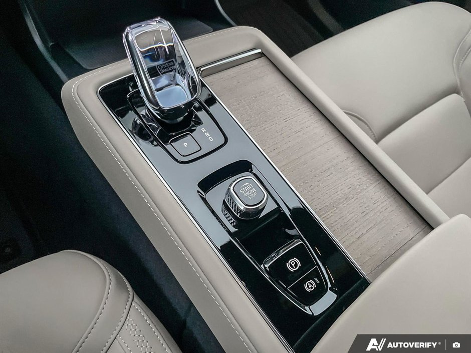 2026 Volvo XC90 Plug-In Hybrid Plus Dark Theme-18