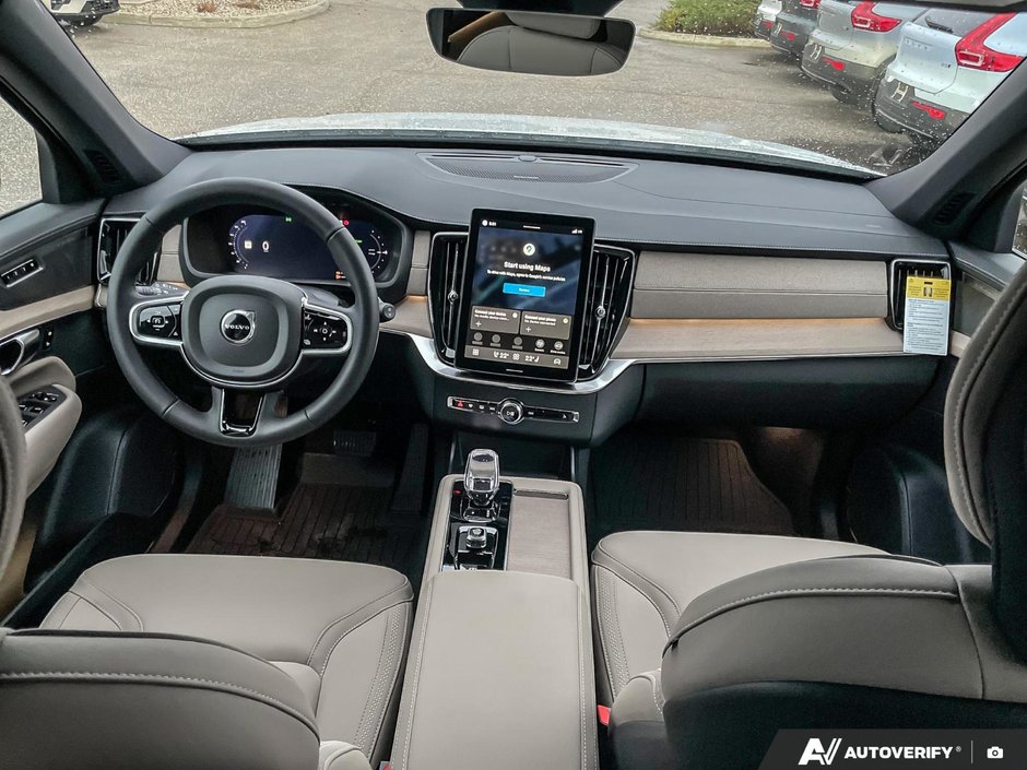 2026 Volvo XC90 Plug-In Hybrid Plus Dark Theme-23