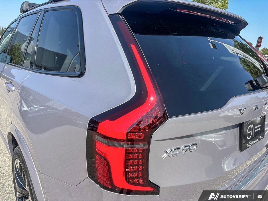 2026 Volvo XC90 Plug-In Hybrid Ultra Dark Theme-12