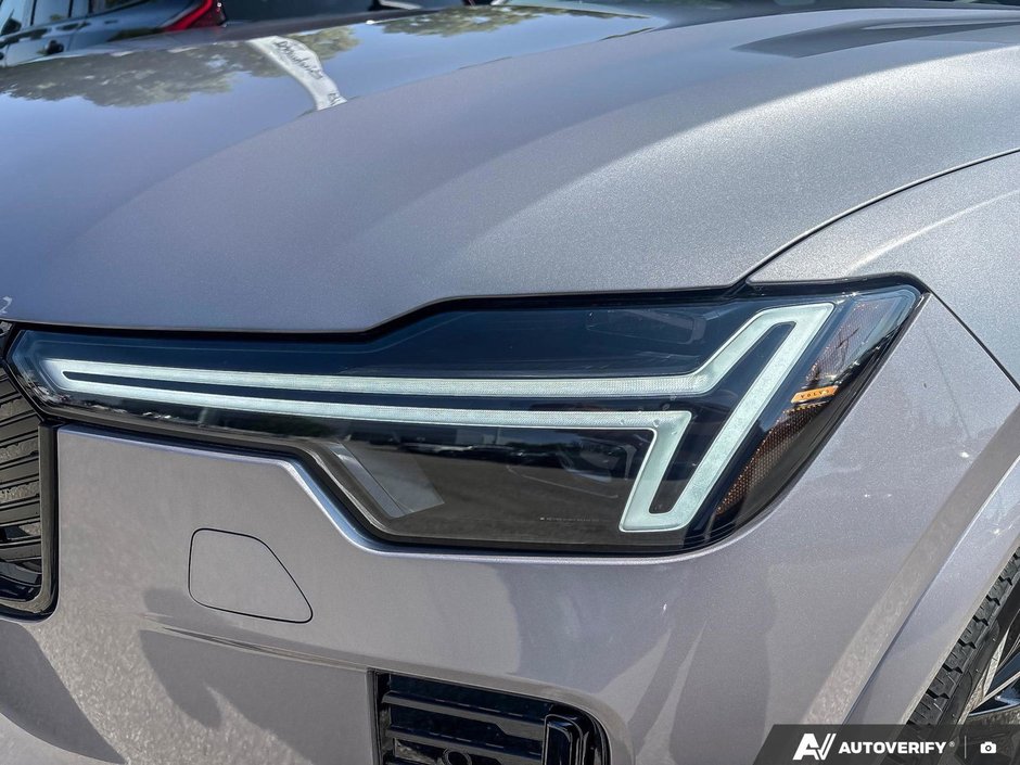 2026 Volvo XC90 Plug-In Hybrid Ultra Dark Theme-11