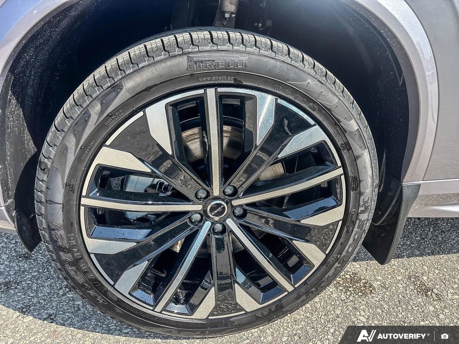 2026 Volvo XC90 Plug-In Hybrid Ultra Dark Theme-9