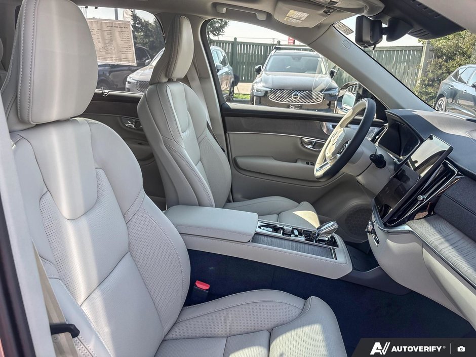 2026 Volvo XC90 Plug-In Hybrid Ultra Dark Theme-22