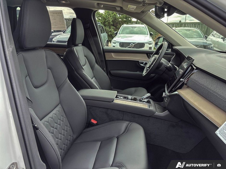 2026 Volvo XC90 Plug-In Hybrid Plus Dark Theme-22