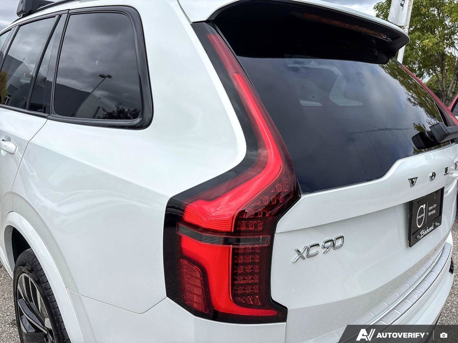 2026 Volvo XC90 Plug-In Hybrid Plus Dark Theme-12