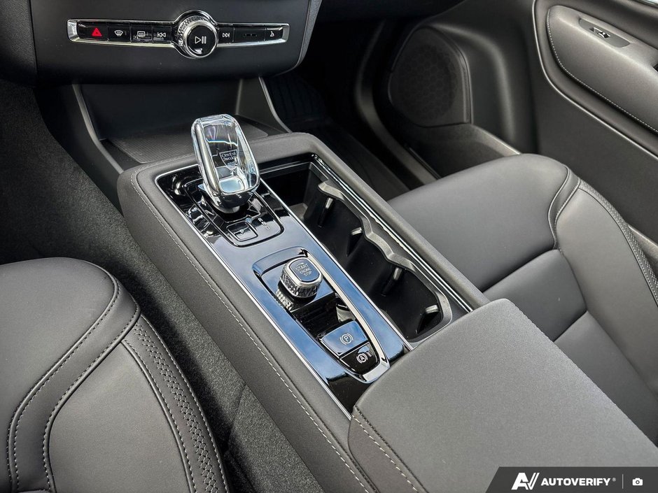 2026 Volvo XC90 Plug-In Hybrid Plus Dark Theme-18