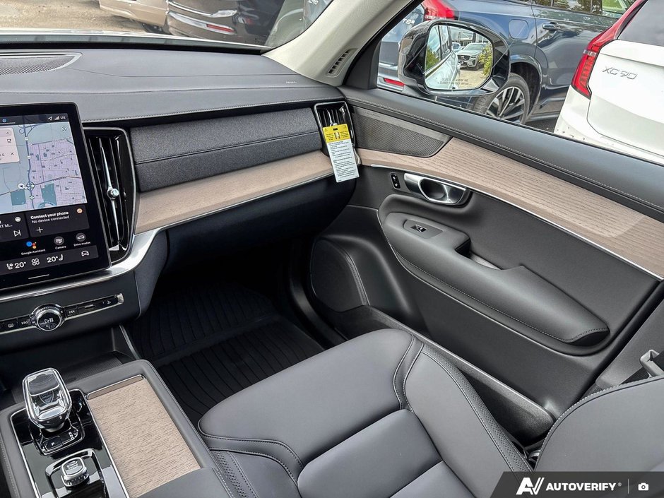 2026 Volvo XC90 Plug-In Hybrid Plus Dark Theme-25