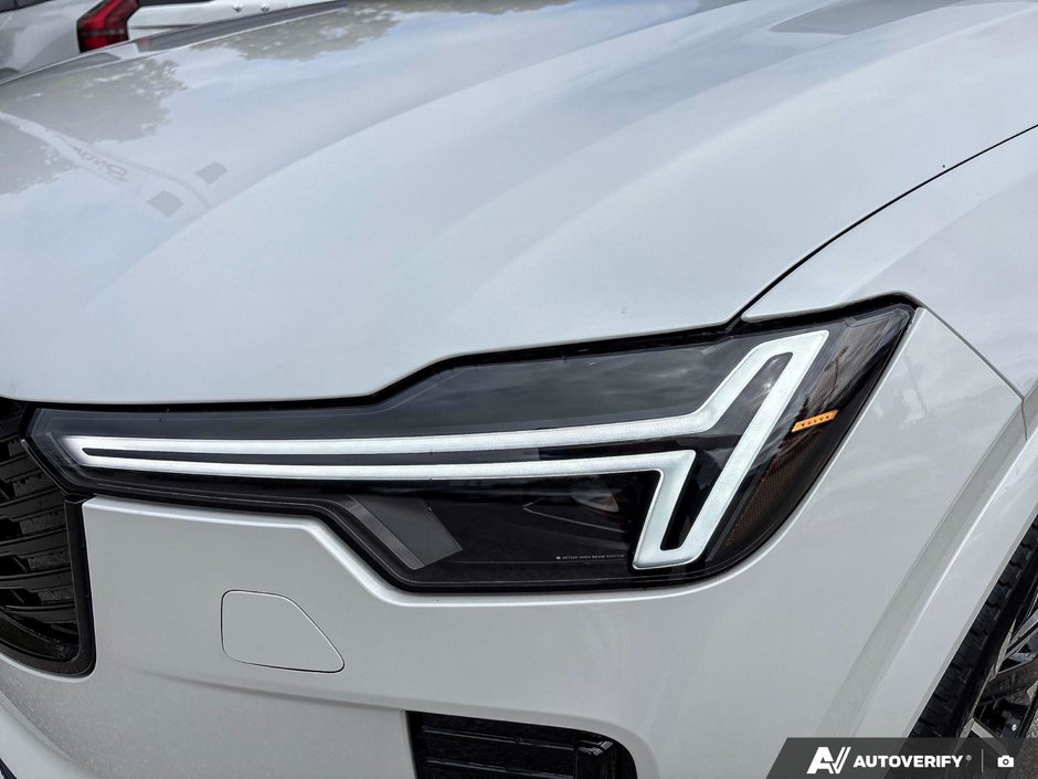 2026 Volvo XC90 Plug-In Hybrid Plus Dark Theme-11