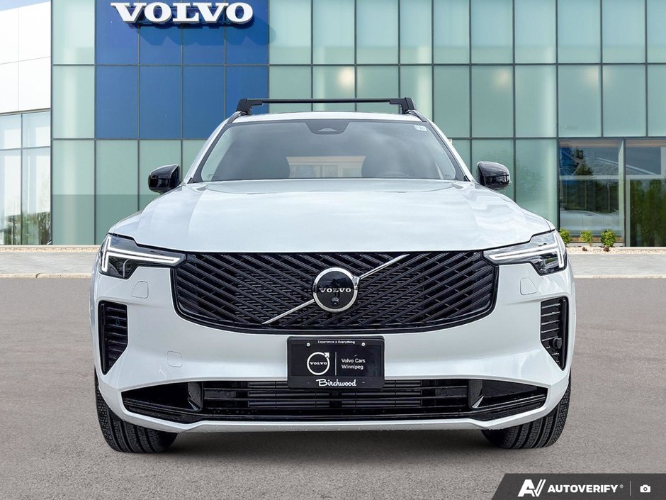 2026 Volvo XC90 Plug-In Hybrid Plus Dark Theme-5