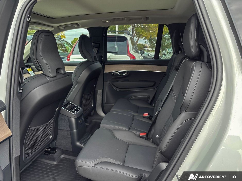 2026 Volvo XC90 Plug-In Hybrid Plus Dark Theme-23