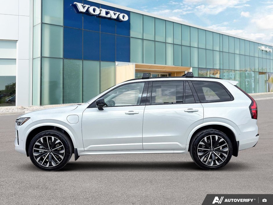 2026 Volvo XC90 Plug-In Hybrid Plus Dark Theme-2