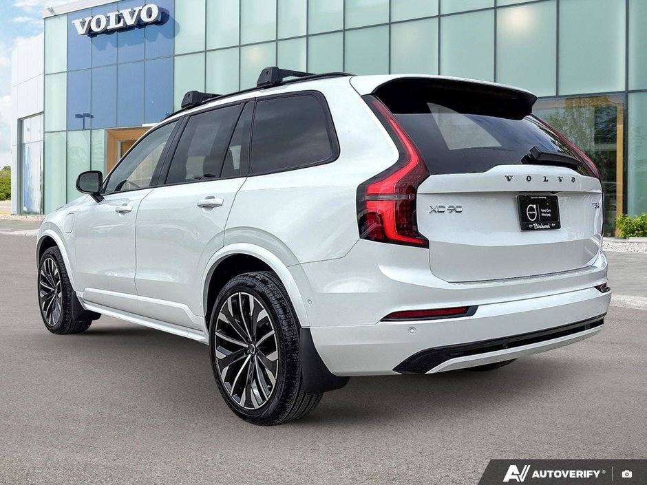 2026 Volvo XC90 Plug-In Hybrid Plus Dark Theme-3