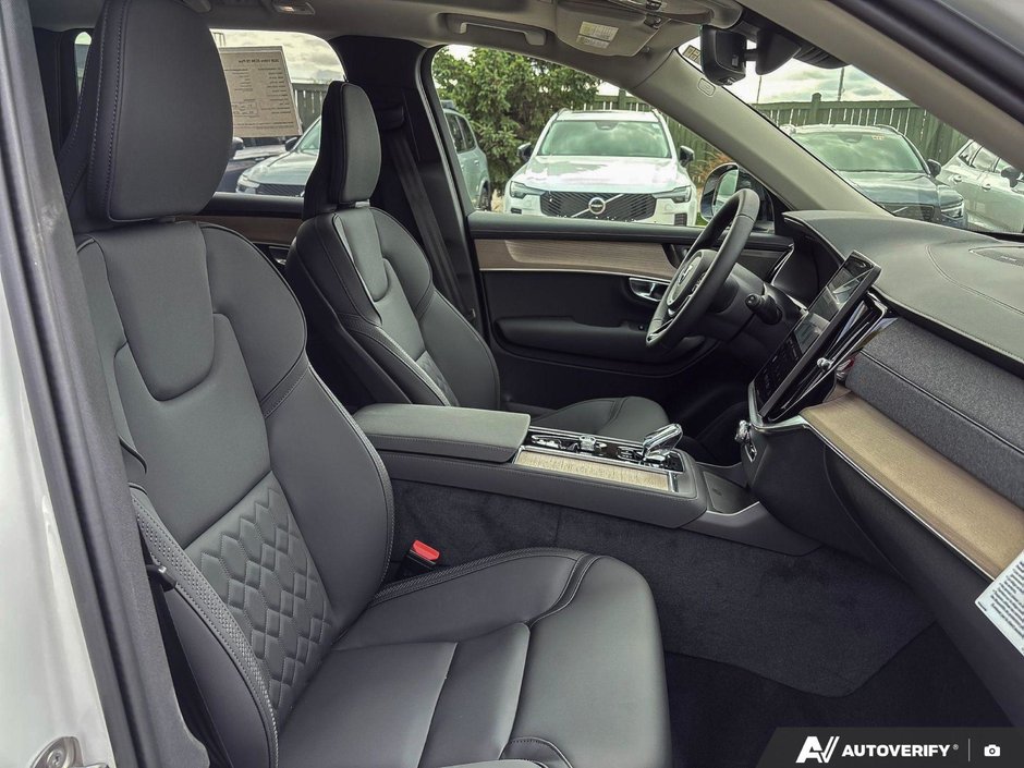 2026 Volvo XC90 Plug-In Hybrid Plus Dark Theme-22