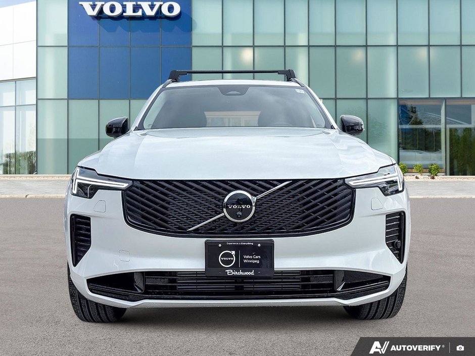 2026 Volvo XC90 Plug-In Hybrid Plus Dark Theme-5