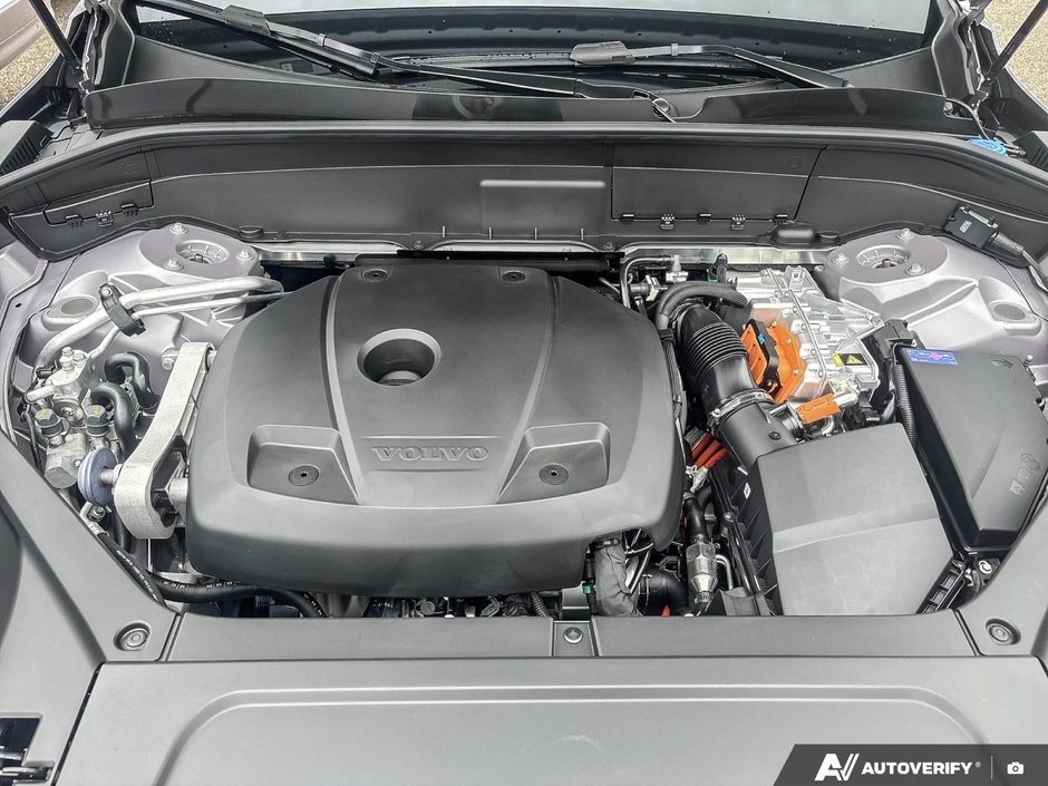 2026 Volvo XC90 Plug-In Hybrid Ultra Bright Theme-5