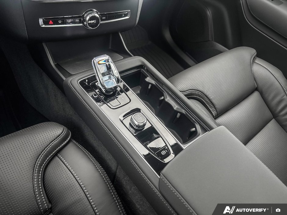 2026 Volvo XC90 Plug-In Hybrid Ultra Bright Theme-16