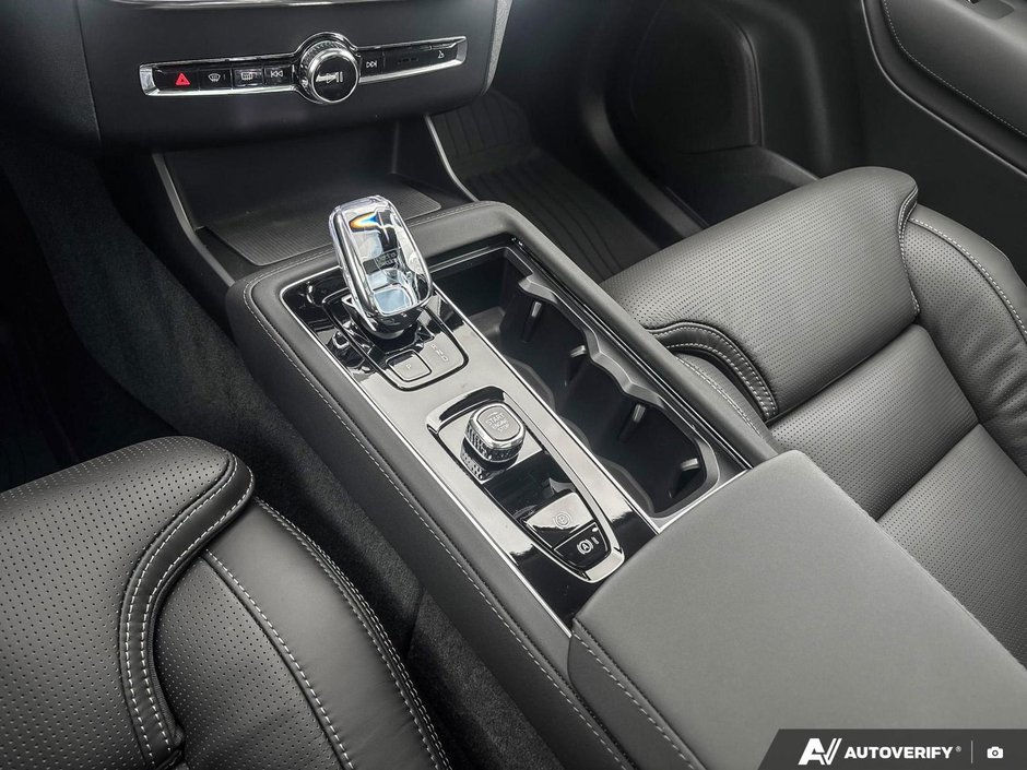 2026 Volvo XC90 Plug-In Hybrid Ultra Bright Theme-18