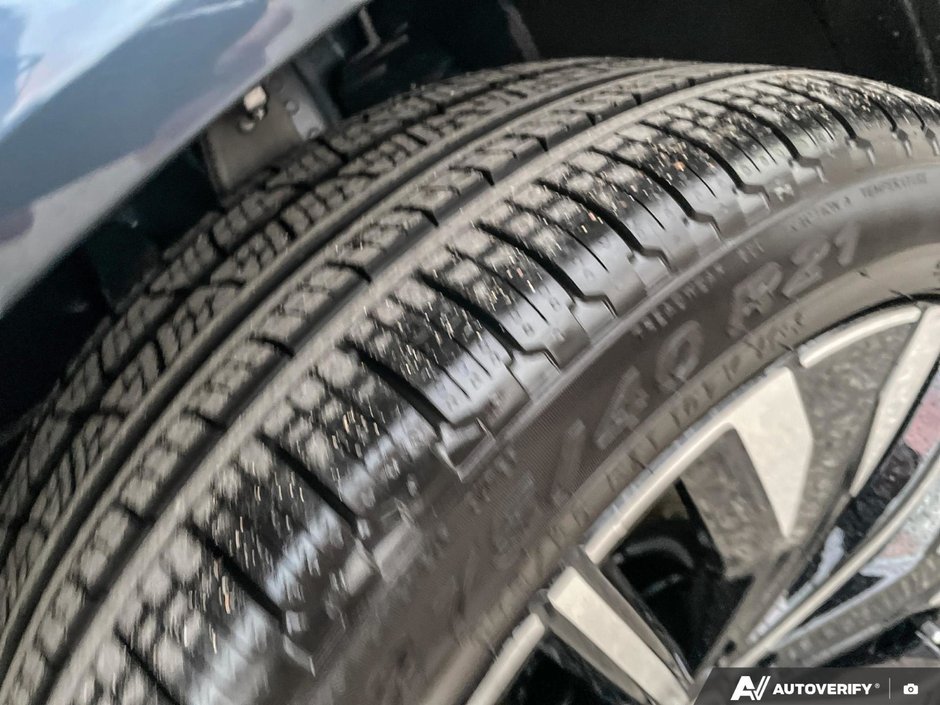 2026 Volvo XC90 Plug-In Hybrid Ultra Bright Theme-10