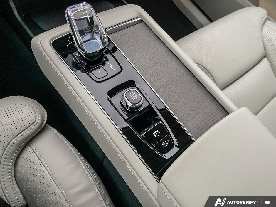 2026 Volvo XC90 Plug-In Hybrid Ultra Bright Theme-18