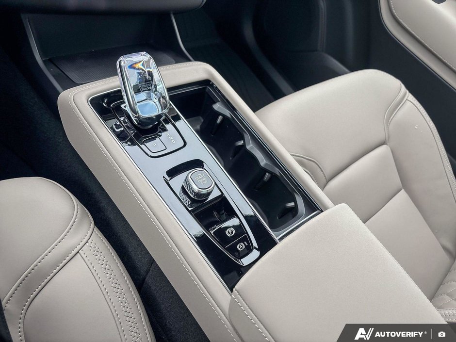 2026 Volvo XC90 Plug-In Hybrid Plus Dark Theme-17