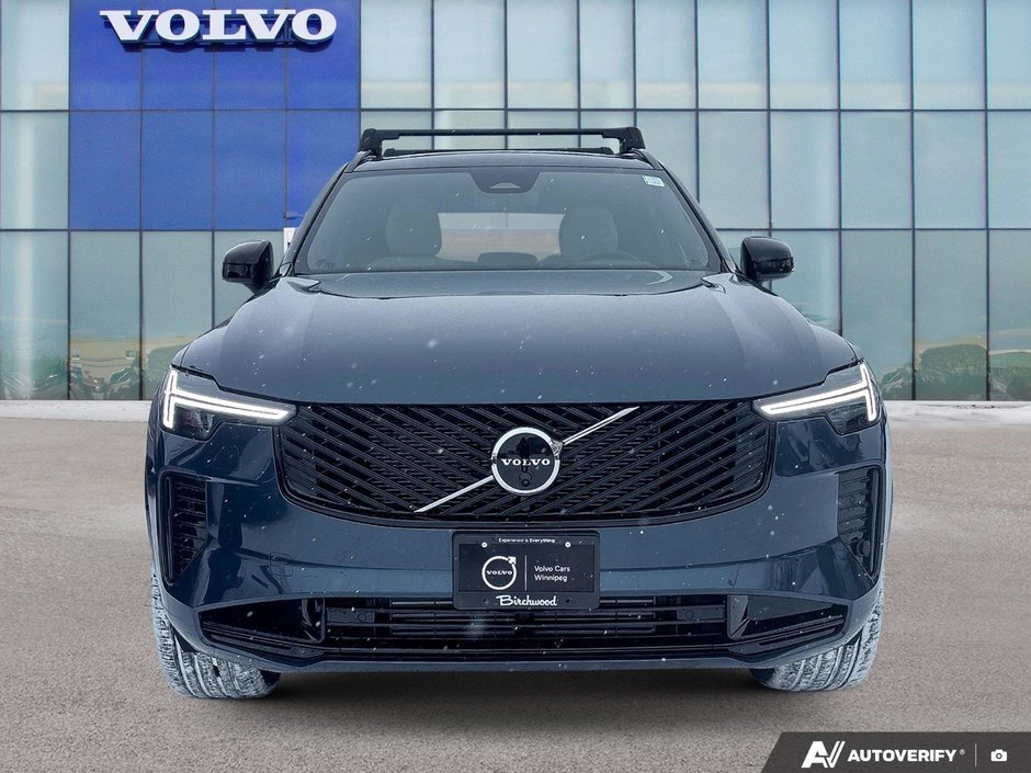 2026 Volvo XC90 Plug-In Hybrid Plus Dark Theme-4