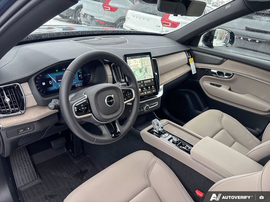 2026 Volvo XC90 Plug-In Hybrid Plus Dark Theme-12