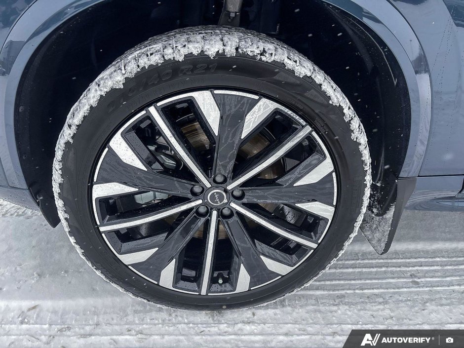 2026 Volvo XC90 Plug-In Hybrid Plus Dark Theme-8