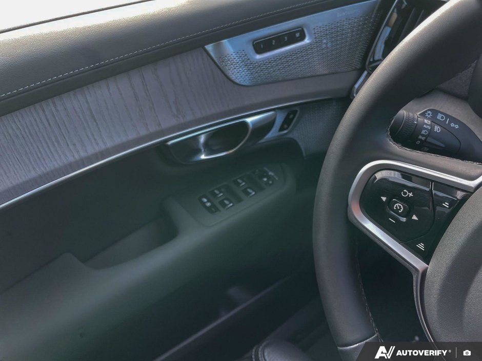 2026 Volvo XC90 Plug-In Hybrid Ultra Dark Theme-16