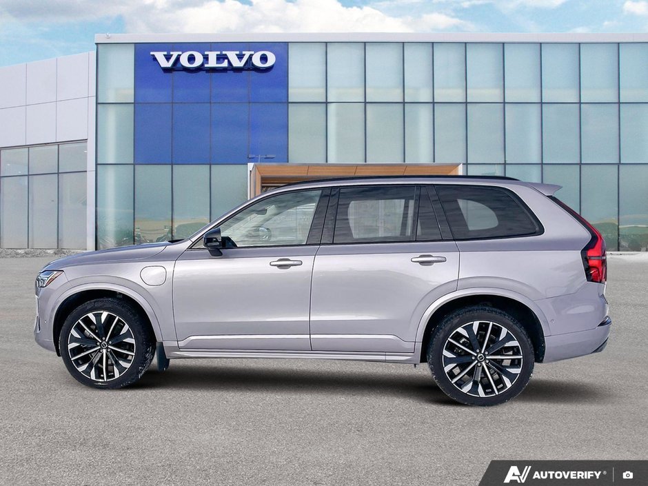 2026 Volvo XC90 Plug-In Hybrid Ultra Dark Theme-1