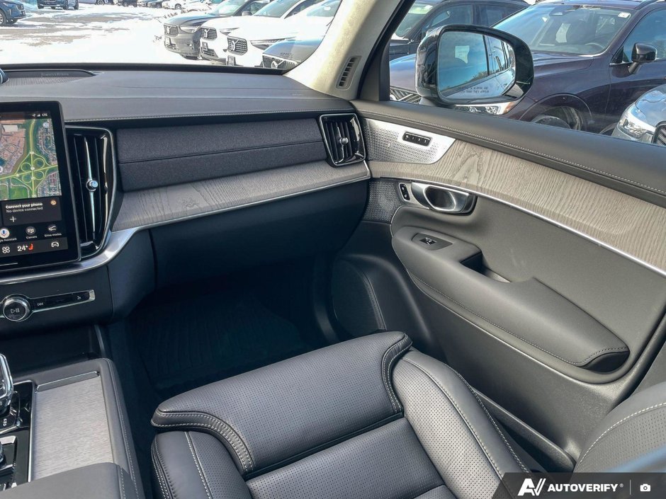 2026 Volvo XC90 Plug-In Hybrid Ultra Dark Theme-24