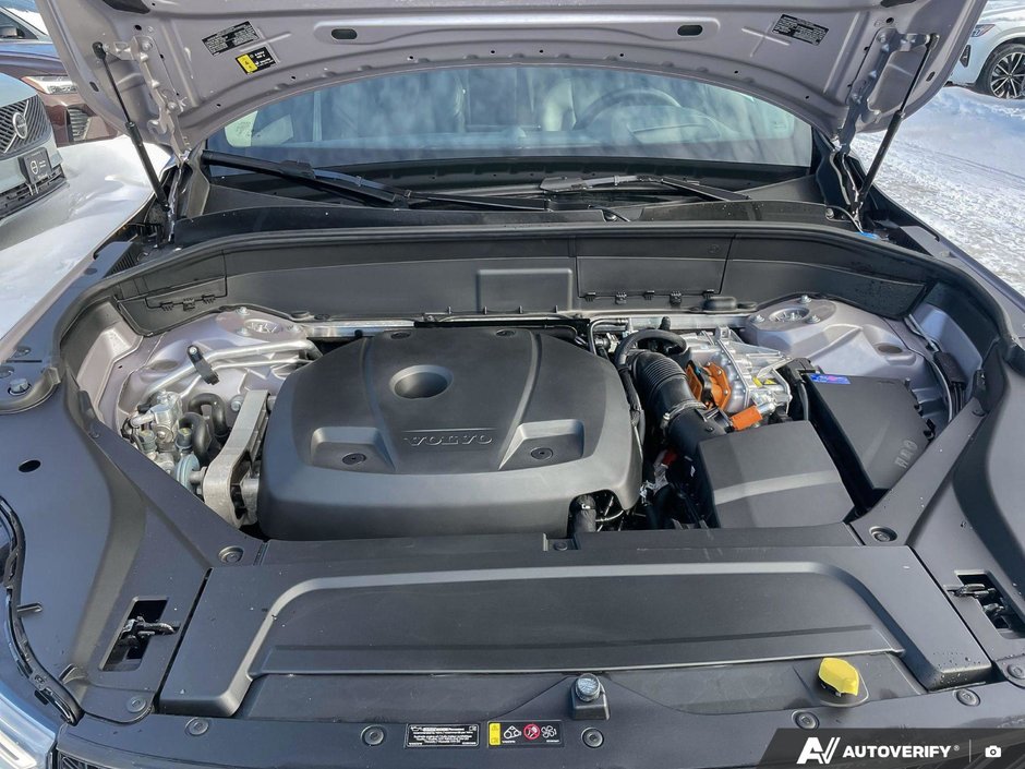 2026 Volvo XC90 Plug-In Hybrid Ultra Dark Theme-6