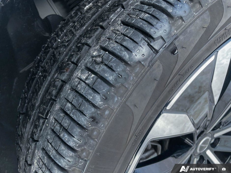 2026 Volvo XC90 Plug-In Hybrid Ultra Dark Theme-9