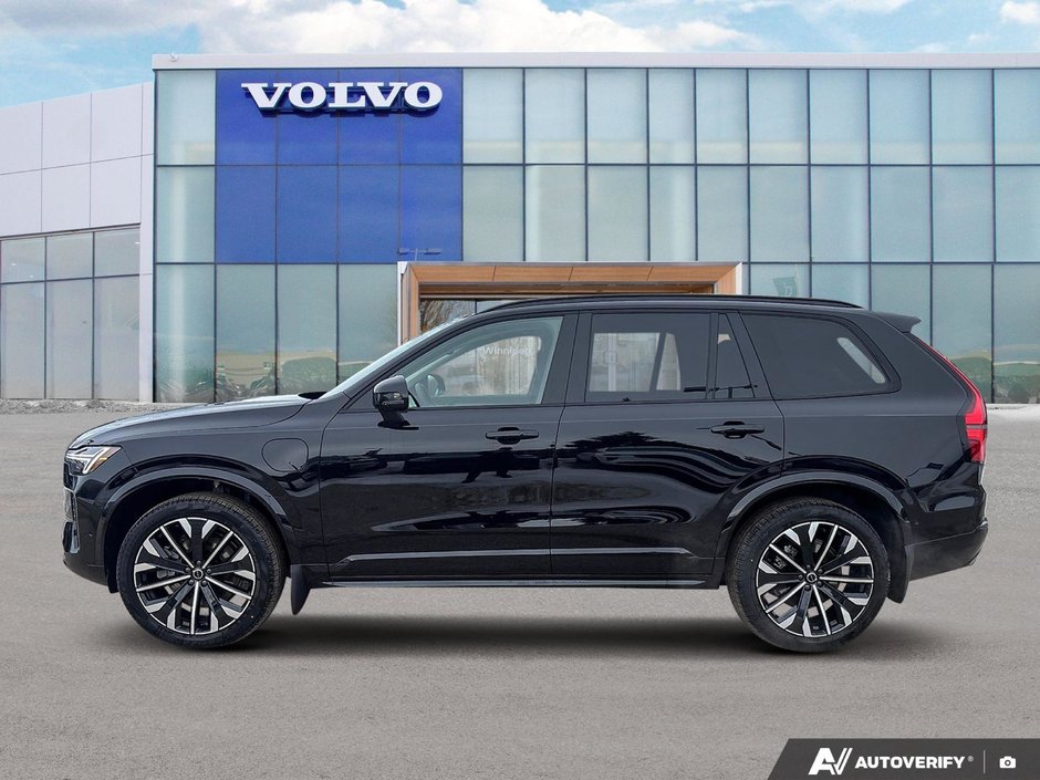 2026 Volvo XC90 Plug-In Hybrid Ultra Dark Theme-1