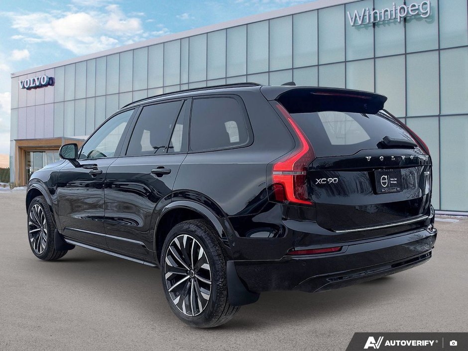2026 Volvo XC90 Plug-In Hybrid Ultra Dark Theme-2