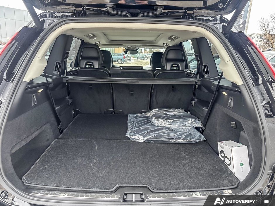 2026 Volvo XC90 Plug-In Hybrid Ultra Dark Theme-7