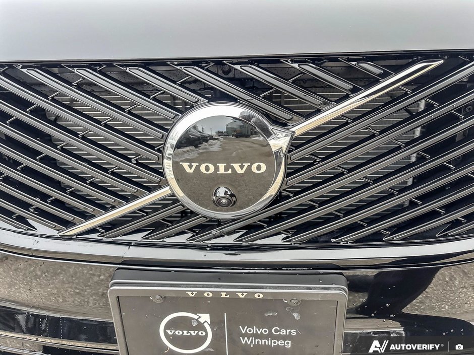 2026 Volvo XC90 Plug-In Hybrid Ultra Dark Theme-5