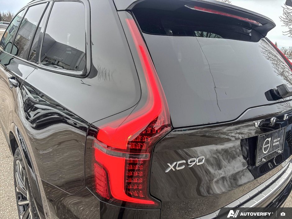2026 Volvo XC90 Plug-In Hybrid Ultra Dark Theme-11
