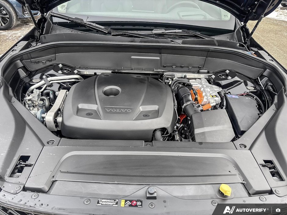 2026 Volvo XC90 Plug-In Hybrid Ultra Dark Theme-6