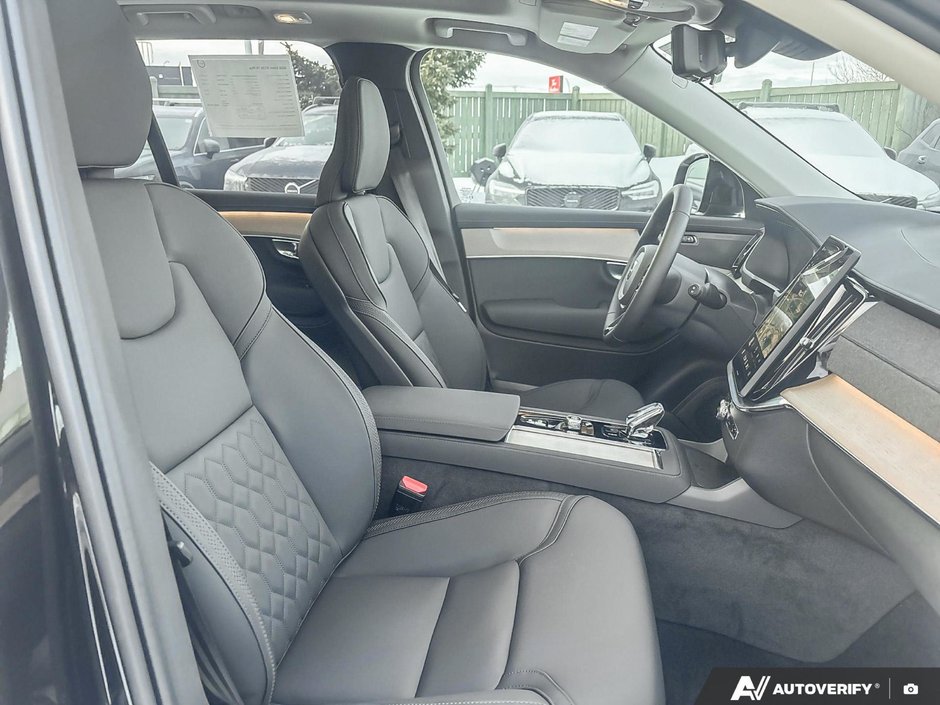 2026 Volvo XC90 Plug-In Hybrid Plus Dark Theme-21