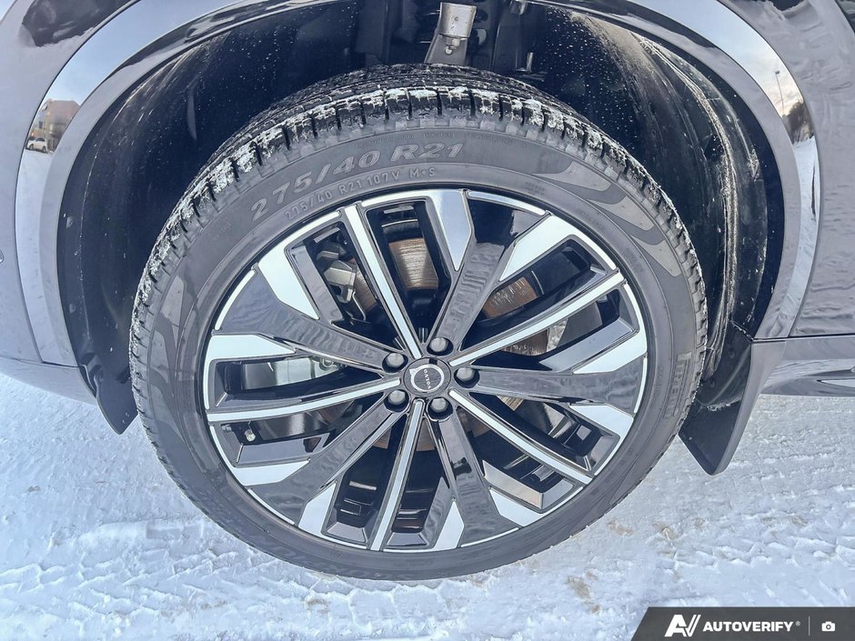 2026 Volvo XC90 Plug-In Hybrid Plus Dark Theme-8