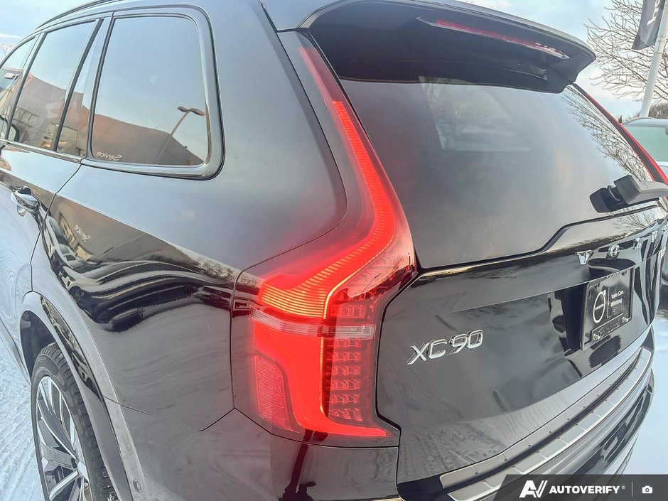 2026 Volvo XC90 Plug-In Hybrid Plus Dark Theme-11