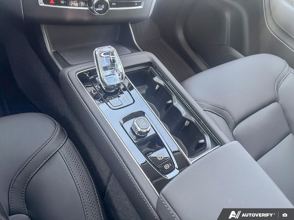 2026 Volvo XC90 Plug-In Hybrid Plus Dark Theme-17