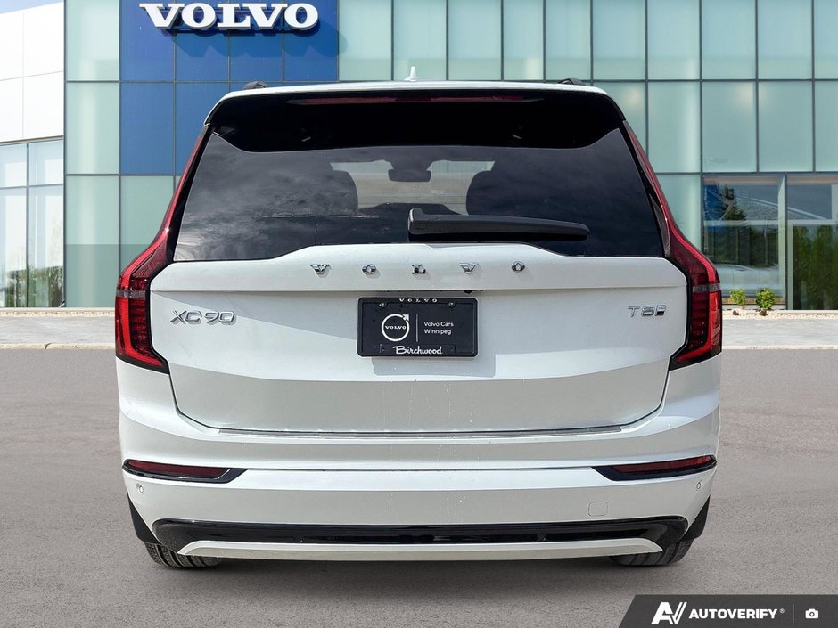 2026 Volvo XC90 Plug-In Hybrid Plus Dark Theme-4