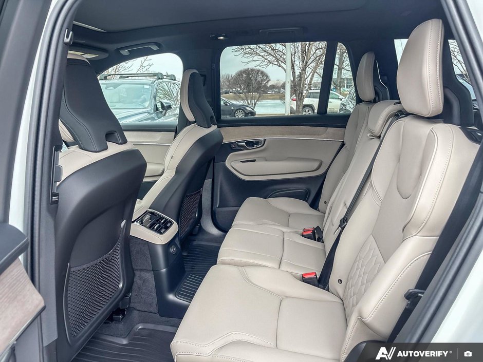 2026 Volvo XC90 Plug-In Hybrid Plus Dark Theme-23