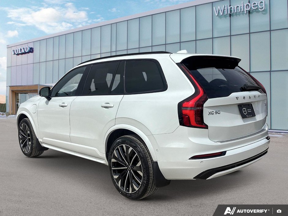2026 Volvo XC90 Plug-In Hybrid Plus Dark Theme-2