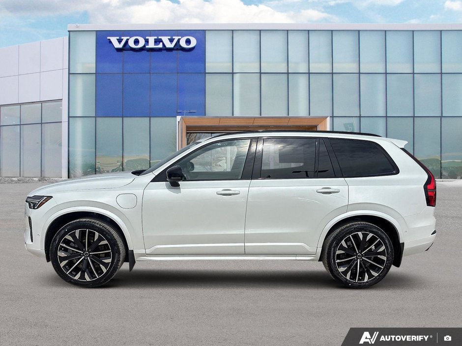 2026 Volvo XC90 Plug-In Hybrid Plus Dark Theme-1