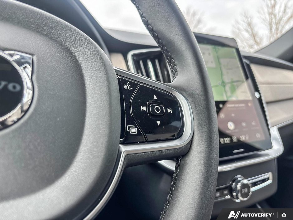 2026 Volvo XC90 Plug-In Hybrid Plus Dark Theme-16