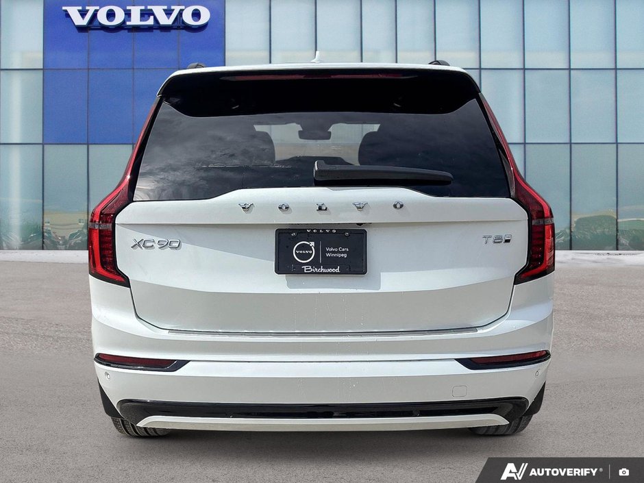 2026 Volvo XC90 Plug-In Hybrid Plus Dark Theme-3