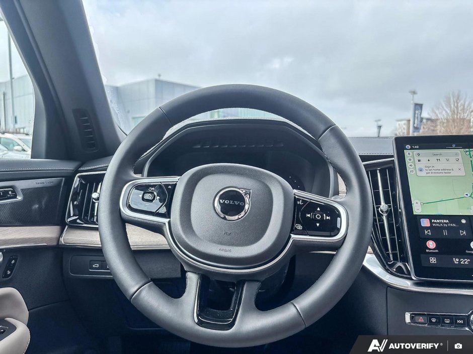 2026 Volvo XC90 Plug-In Hybrid Plus Dark Theme-14
